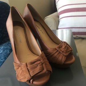 Adorable Gianni Bini heels, size 6.
